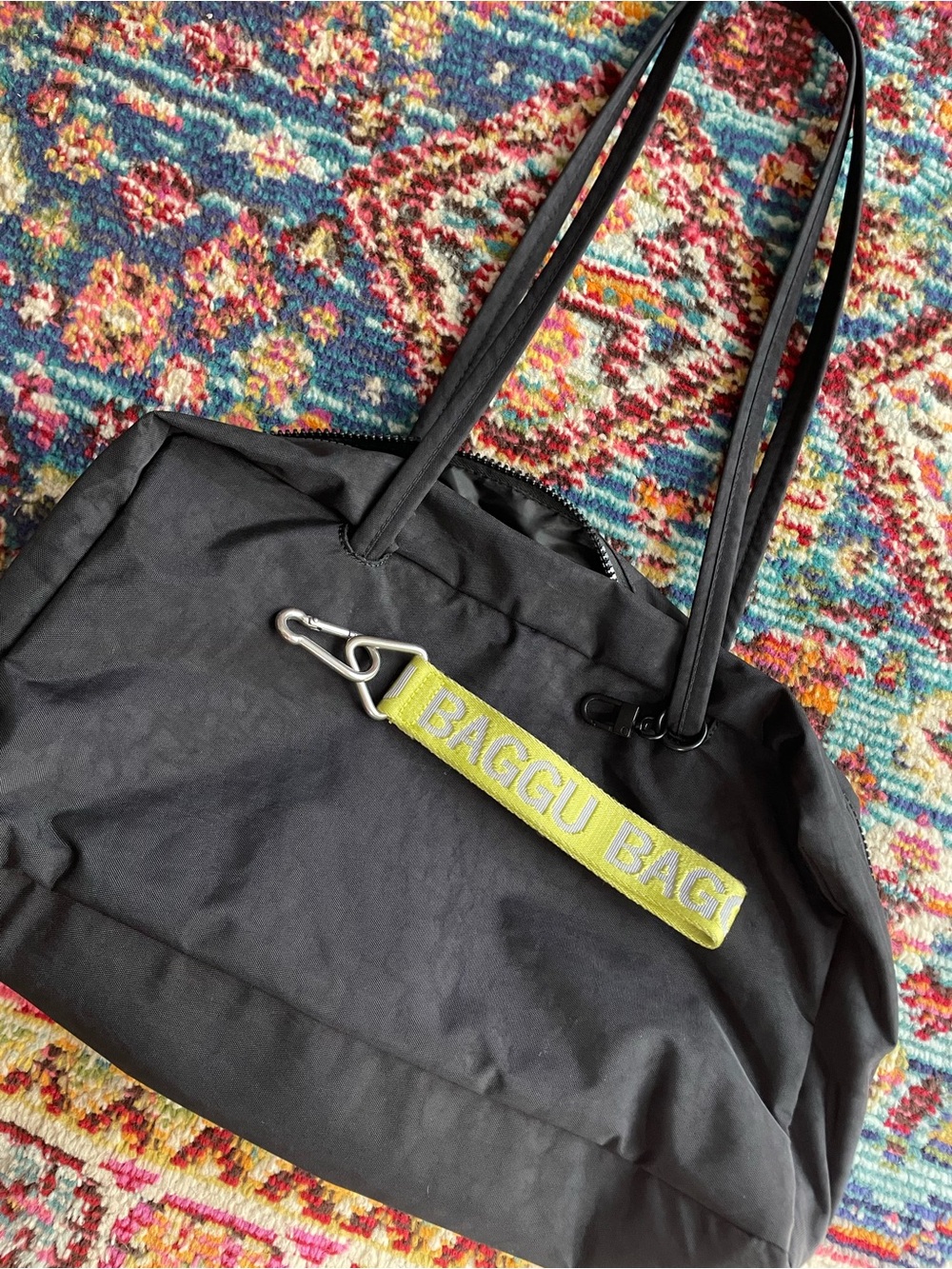 BAGGU KEYCHAIN comes with a free handbag 🖤